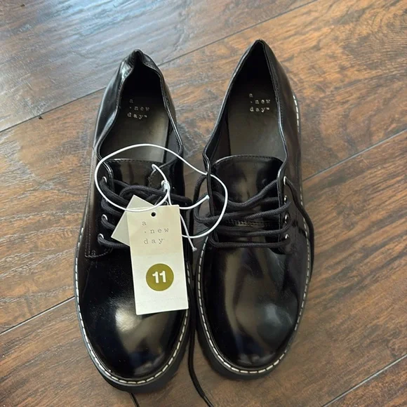 A New Day Faith Black Faux Patent Leather Lace Up Lug Sole Oxfords NWT - Picture 5 of 5